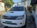 White Toyota Fortuner 2007 for sale in Manila-2