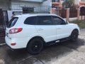 Selling White Hyundai Santa Fe for sale in Cabanatuan-3