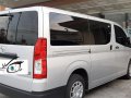 Toyota Hiace Commuter Deluxe 2020-5