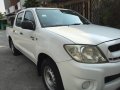White Toyota Hilux 2010 for sale in Quezon City-0