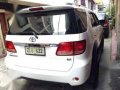 Selling White Toyota Fortuner 2007 in Manila-7