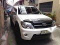 Selling White Toyota Fortuner 2007 in Manila-1