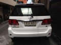 Selling White Toyota Fortuner 2007 in Manila-8