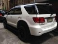 Selling White Toyota Fortuner 2007 in Manila-2