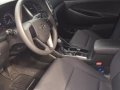 Sell White Hyundai Tucson in Pateros-2