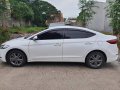 Selling White Hyundai Elantra in Las Piñas-5
