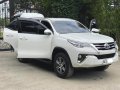Selling White Toyota Fortuner 2018 in Manila-6