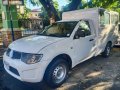 Selling White Mitsubishi Pajero in Quezon City-9