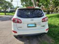 Pearlwhite Hyundai Santa Fe  2.2 Crdi Auto 2010 for sale in Paranaque City-5