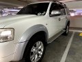 White Ford Everest 2008 SUV at 120000 km for sale in Manila-5