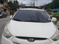 Pearl White Hyundai Tucson 2010 for sale in Manila-1