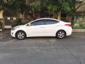 Selling Pearl White Hyundai Elantra 2013 in Manila-8