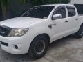 Selling Pearl White Toyota Hilux in Parañaque-4