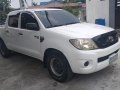 Selling Pearl White Toyota Hilux in Parañaque-2