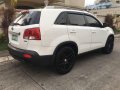 Selling White Kia Sorento 2011 in Parañaque-3