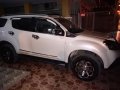 Isuzu Mu-X Pearl White 5 Yrs Old-3