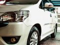 Selling Pearl White Toyota Innova 2012 in Manila-6