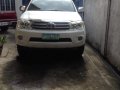 Selling Pearl White Toyota Fortuner 2011 in Marikina-9