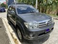 Selling Grey Toyota Fortuner 2011 in Manila-6