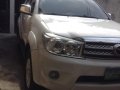 Selling Pearl White Toyota Fortuner 2011 in Marikina-7