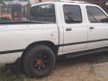 Sell Pearl White 2000 Nissan Frontier in Cavite-2