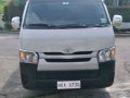 Selling White Toyota Hiace 2017 in Manila-6