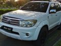 White Toyota Fortuner 2010 for sale in Las Pinas-8