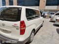 Selling White Hyundai Grand Starex 2011 in Manila-8