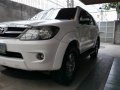 Pearl White Toyota Fortuner 2007 for sale in Manila-8