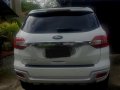 Selling White Ford Everest 2016 in Gapan-8