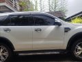 Selling White Ford Everest 2016 in Gapan-7