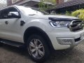 Selling White Ford Everest 2016 in Gapan-3