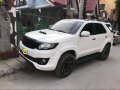 Selling White Toyota Fortuner 2016 in Subic-1