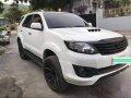 Selling White Toyota Fortuner 2016 in Subic-2