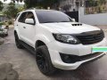 Selling White Toyota Fortuner 2016 in Subic-2