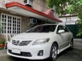 Sell Pearl White 2011 Toyota Corolla Altis in Manila-5