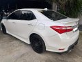 Selling Pearl White Toyota Corolla Altis 2016 in Angat-2