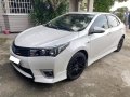 Selling Pearl White Toyota Corolla Altis 2016 in Angat-1