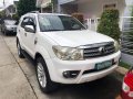Selling White Toyota Fortuner 2009 in Laguna-5