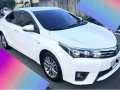 Sell Pearl White 2015 Toyota Corolla Altis in Manila-6