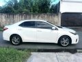 Sell Pearl White 2015 Toyota Corolla Altis in Manila-4