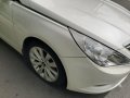 Selling Pearl White Hyundai Sonata 2011 in Pasig-3