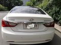 Selling Pearl White Hyundai Sonata 2011 in Pasig-8