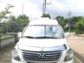 Selling White Hyundai Starex 2013 in Muntinlupa-1