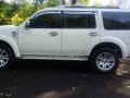 Selling White Ford Everest 2014 in Manila-8