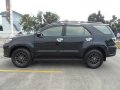 Selling Black Toyota Fortuner 2015 SUV at 28000 km in Manila-2