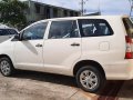 WHITE TOYOTA INNOVA 2015-0