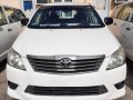 WHITE TOYOTA INNOVA 2015-1