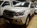 Sell Pearlwhite 2018 Isuzu mu-X in Manila-4