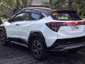 WHITE HONDA HRV 2019-1